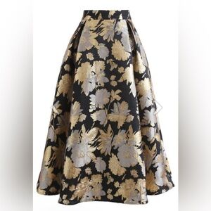 GOLDEN BOUQUETS JACQUARD A-LINE MIDI SKIRT

Gold Floral Skirt